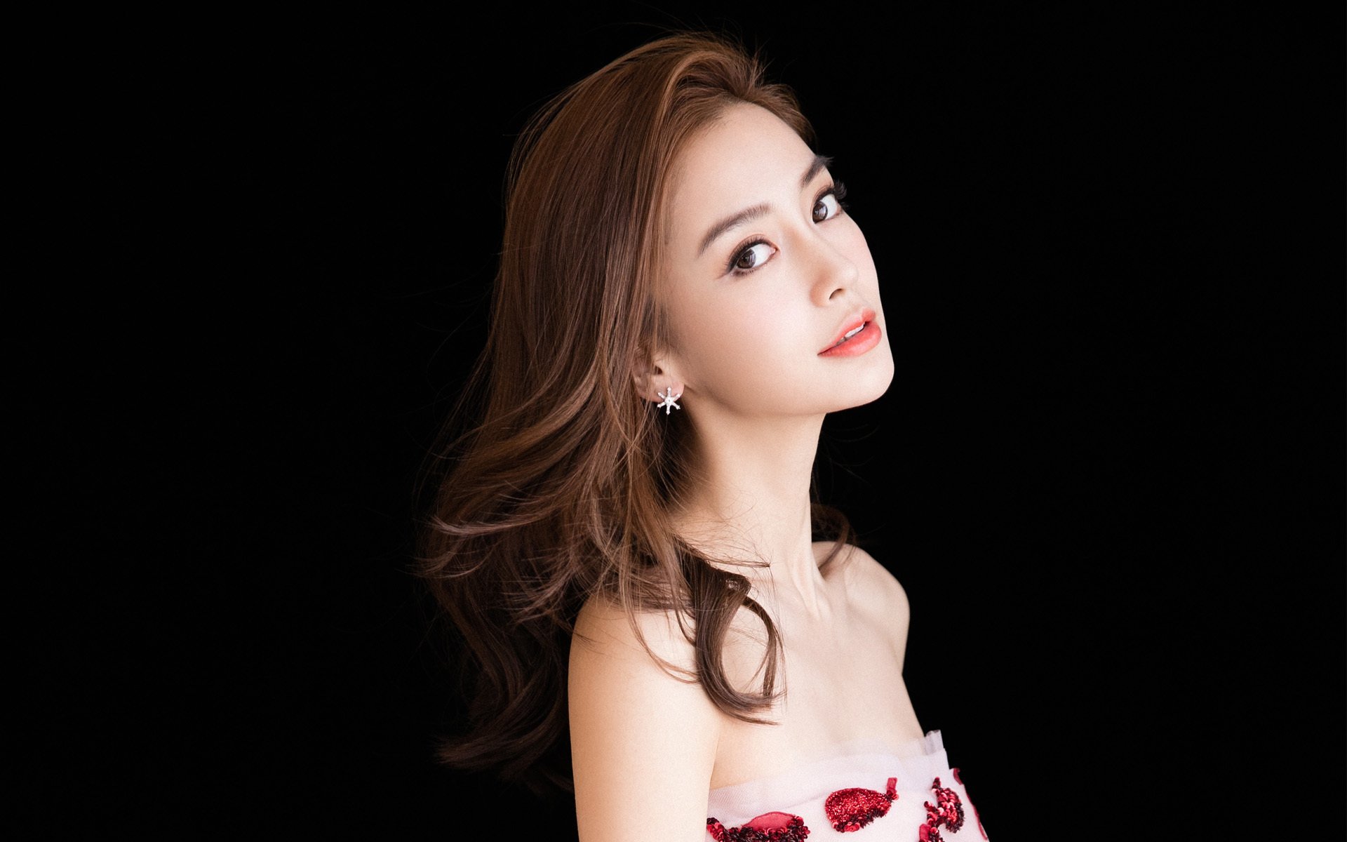 梅西再添个人里程碑,助巴黎登顶法甲积分榜,梅西法国巴黎