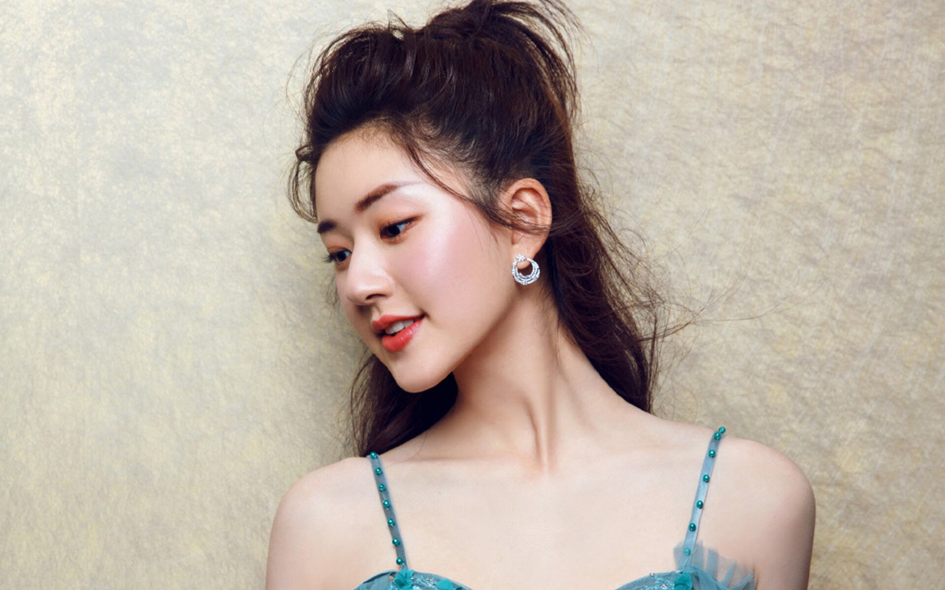 勒沃库森在场上展现出坚韧拼搏的精神,取得胜利,勒沃库森精选球员